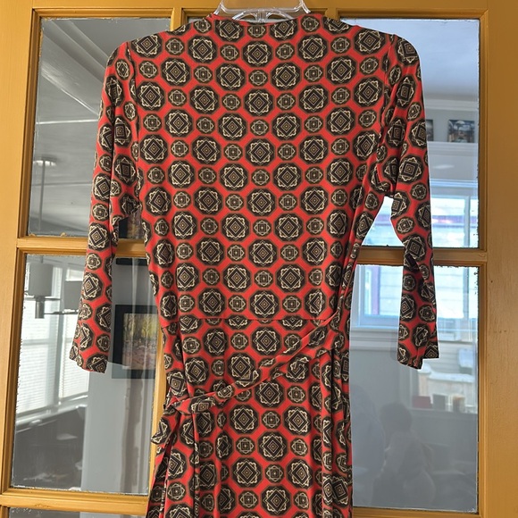 Worth size 2 tie wrap dress! Lightweight and great condition - Picture 6 of 6